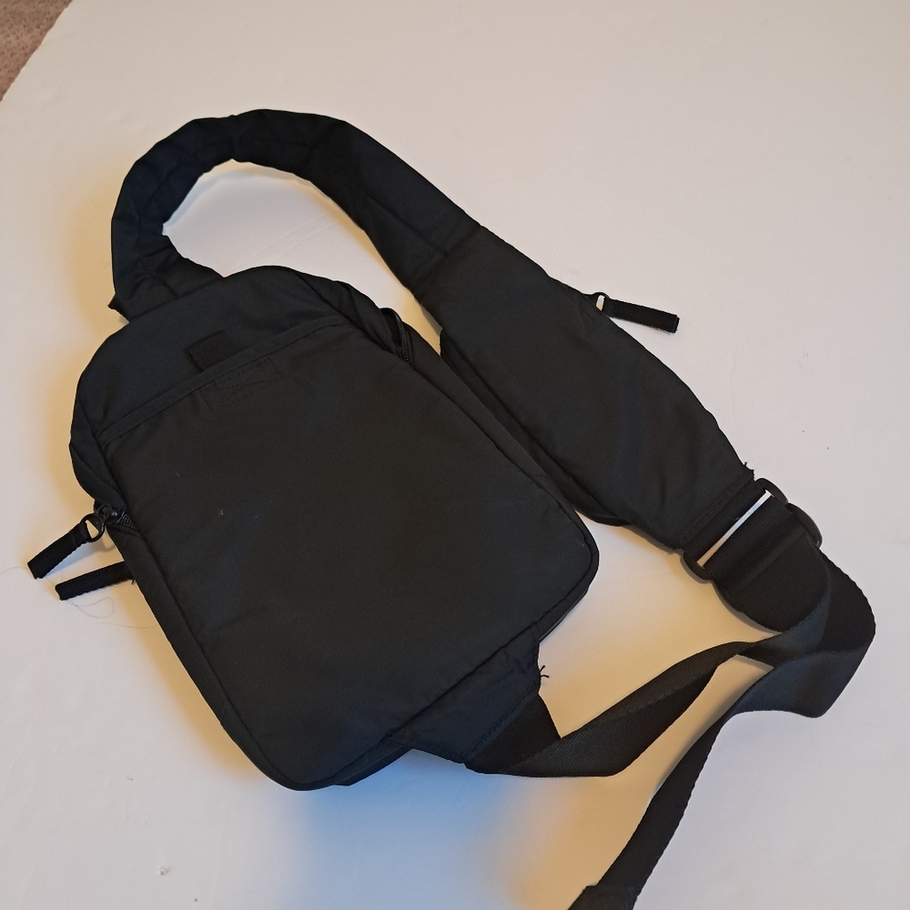NWOT Adidas Essentials 2 Sling Crossbody Bag Backpack Black - Picture 8 of 9